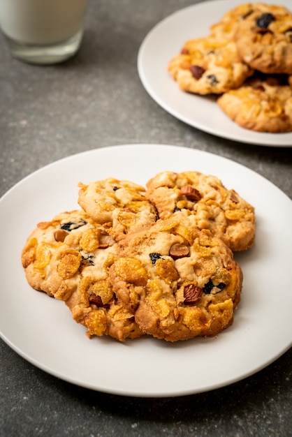 Cookies with cornflake raisin and almonds