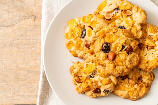 cookies with cornflake raisin and almonds