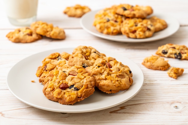 cookies with cornflake raisin and almonds