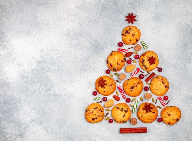 Cookies with cranberries in the form of a Christmas tree