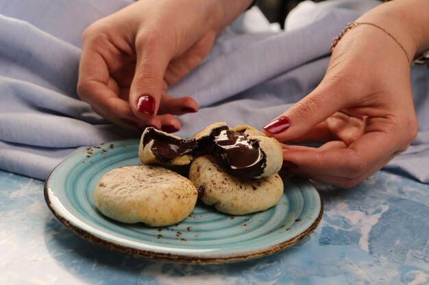 Foto biscotti con gocce di cioccolato fondente