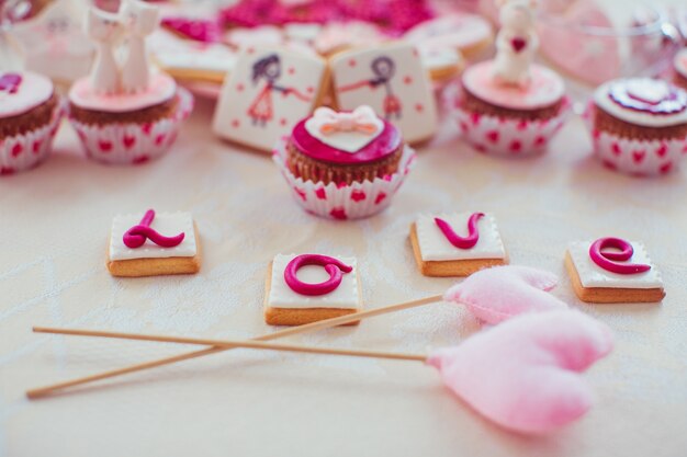 Cookies with the letters "love" and pastries