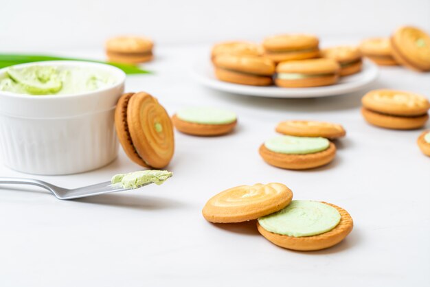 Biscotti con crema pandan