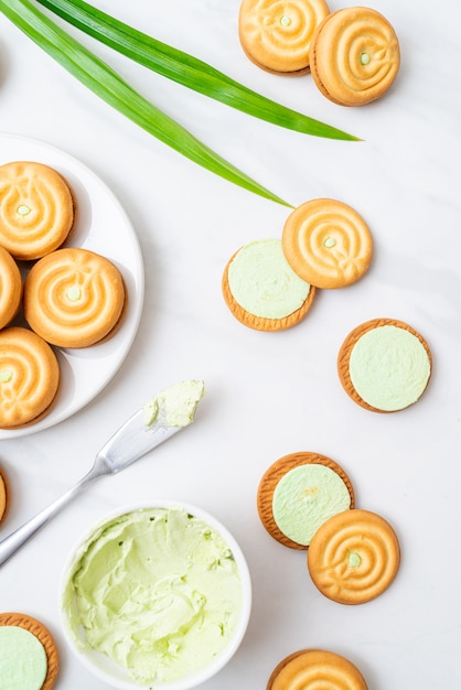 Cookies with pandan cream