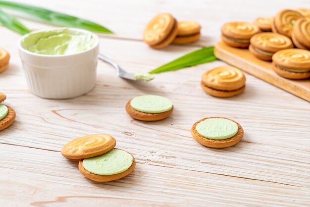 cookies with pandan cream