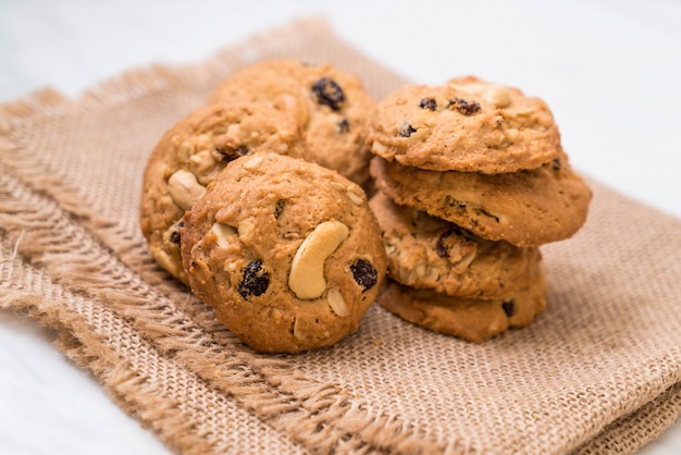 cookies with raisin and cashew nuts