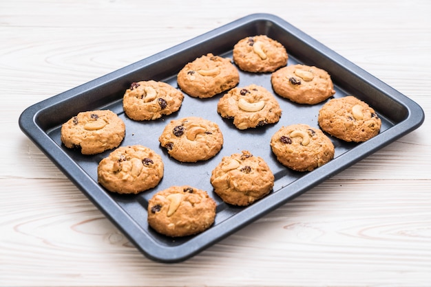 cookies with raisin and cashew nuts