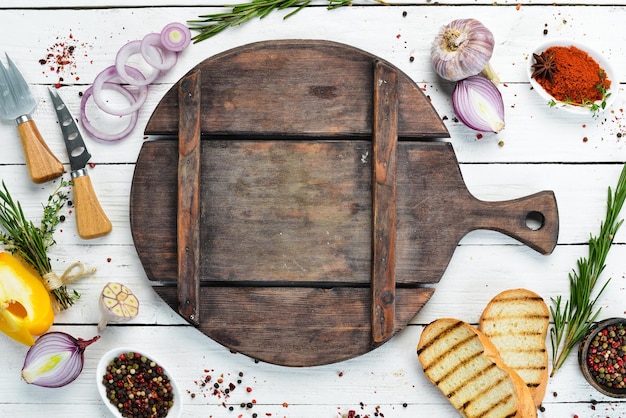 Banner di cucina sfondo con spezie e verdure vista dall'alto spazio libero per il testo