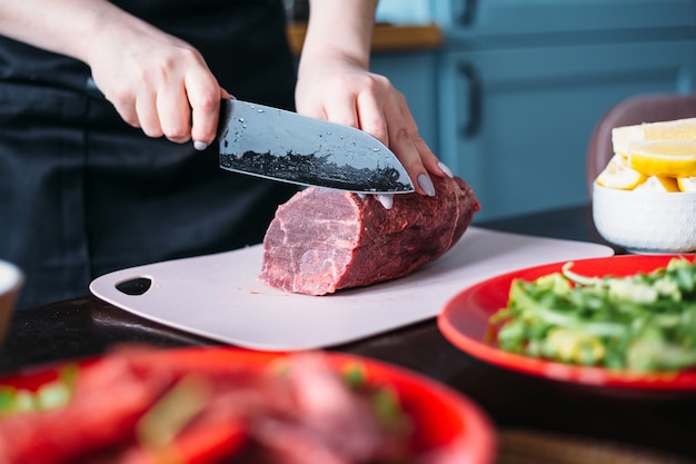 Photo cooking at home in kitchen italian carpaccio made from beef