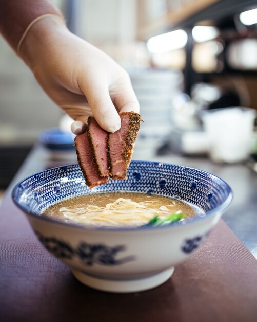 パストラミで日本のラーメンスープを作る