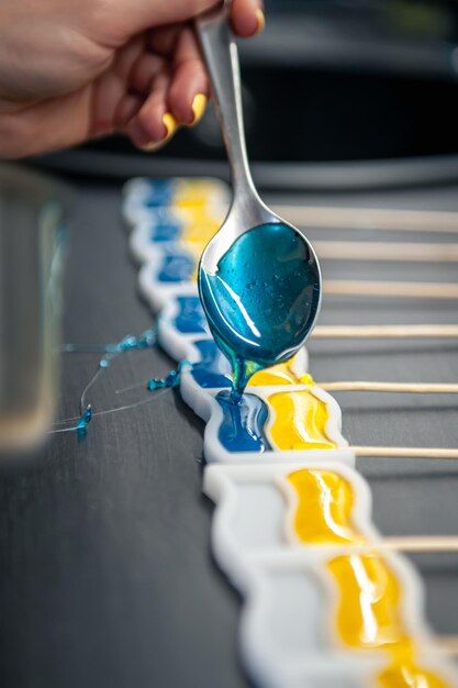 Cooking lollipops in the shape of the flag of ukraine