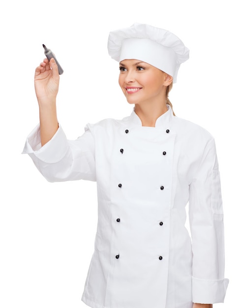 кулинария, новые технологии, реклама и концепция питания - улыбающаяся женщина-повар, повар или пекарь с маркером, пишущим что-то на виртуальном экране