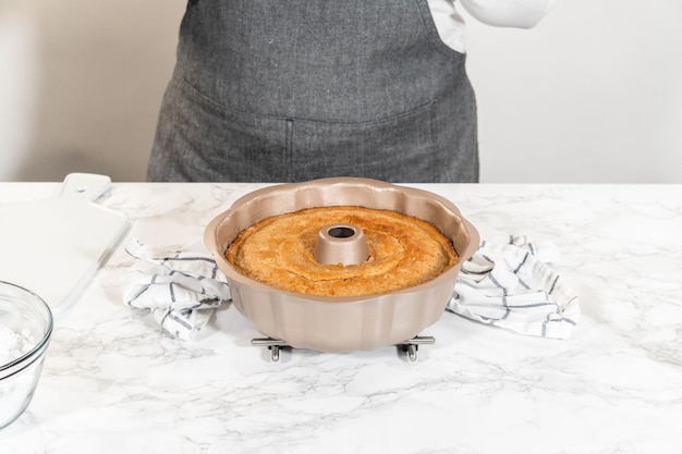 Photo cooling delight freshly baked carrot bundt cake