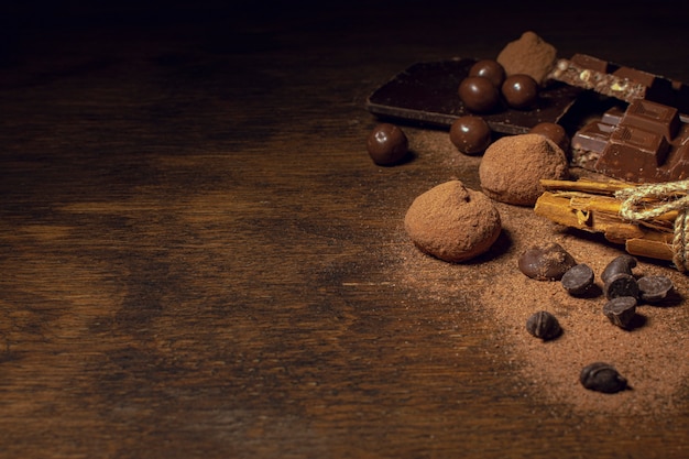 Foto copia spazio deliziosi snack al cioccolato