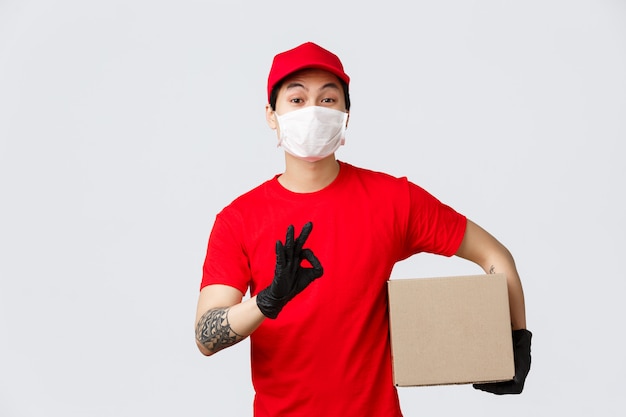 Copy-space delivery man with box