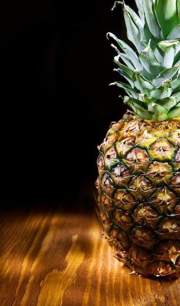 Copyspace-weergave van ananas op een houten bord