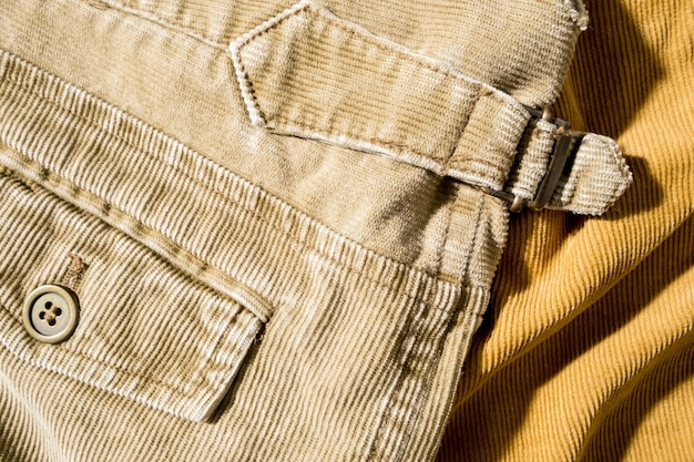 Corduroy rok of broek met een zak close-up Ruimte kopiëren