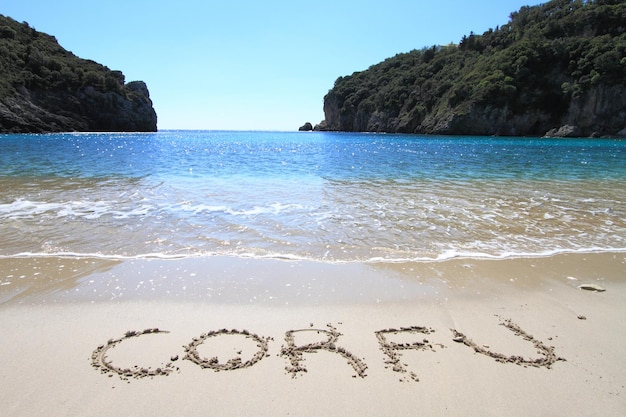 Corfu geschreven op zandstrand