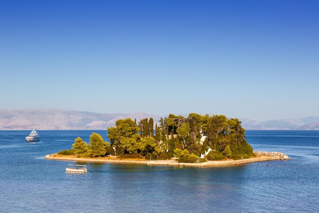 Photo corfu greece mouse island kanoni traveling sea