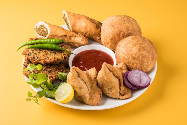 coriander or kothimbir vada, samosa, kachori, daal vada are favourite indian tea time snacks. selective focus