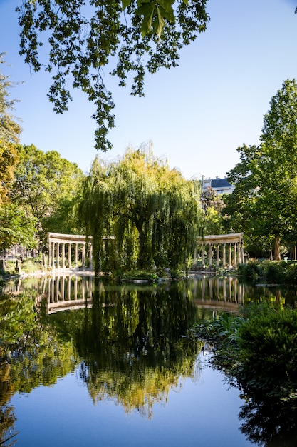 Corinthische colonnade in Parc Monceau, Parijs, Frankrijk