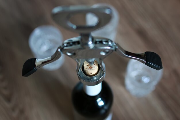 Corkscrew bottle glasses