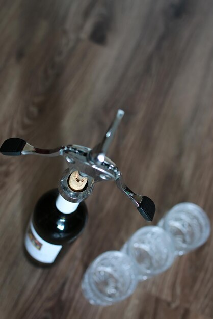 Corkscrew bottle glasses