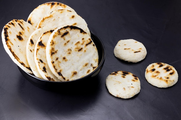 Corn arepa traditioneel Colombiaans eten