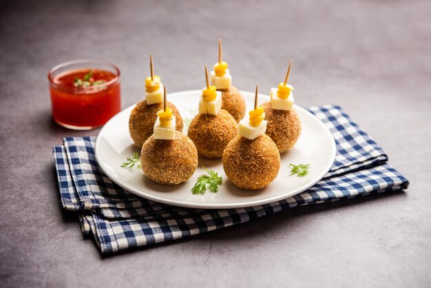 Photo corn cheese balls with dip popular party snack from india