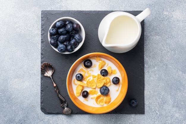 Corn flakes made from natural cereals with fresh blueberries