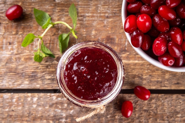 Corneliaan cherry dogwoods eetbare bessenjam of marmelade