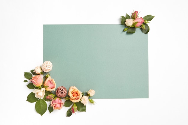写真 バラの花と葉のコーナーグリーティングカード
