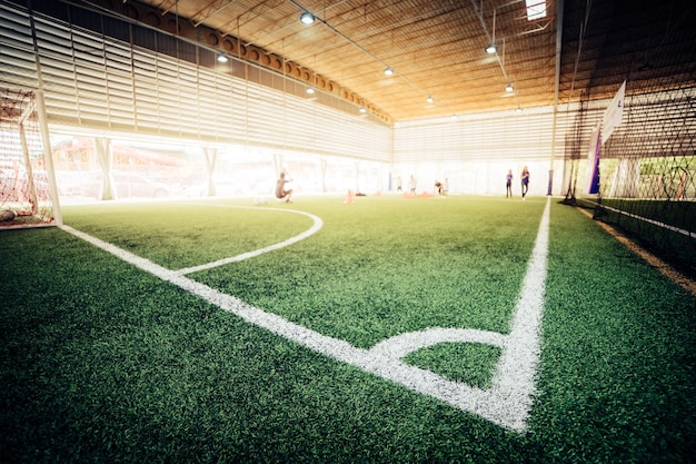 Corner line di un campo di allenamento calcistico indoor