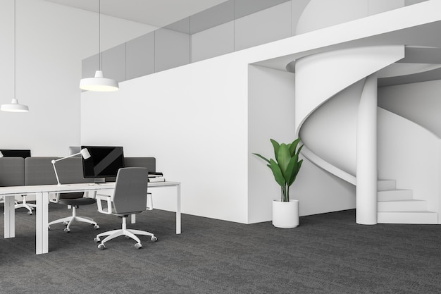 Угол открытого офиса с белыми стенами, ковровым покрытием, рядами белых компьютерных столов с серыми стульями и стильной лестницей. 3d визуализация