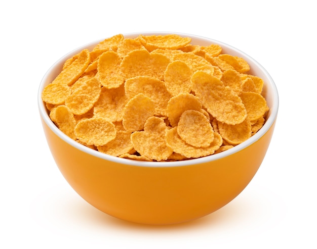 Cornflakes in een oranje kom die op witte achtergrond wordt geïsoleerd
