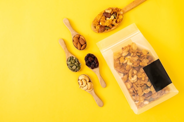 Cornflakes met granen (cashewnoot, amandel, pompoenpitten en zonnebloempitten) - gezond meergranenvoedsel