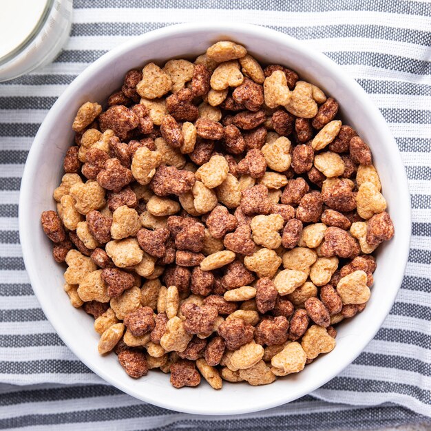 cornflakes ontbijt volkoren melk maaltijd voedsel snack op tafel kopie ruimte voedsel achtergrond boven