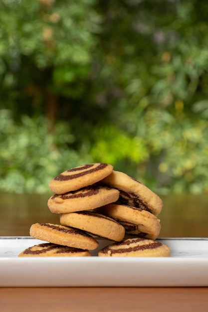 cornstarch cookie on the table, breakfast cookie, chocolate chip cookies