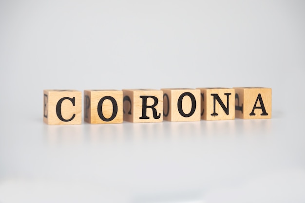 Foto corona-woord in blokken