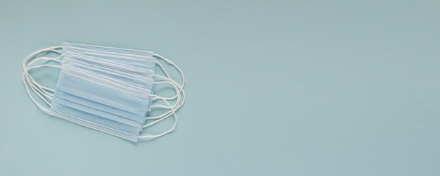 Coronavirus-preventie gezichtsmasker. Sociale afstand, zelfisolatie tijdens quarantaine Covid-19.