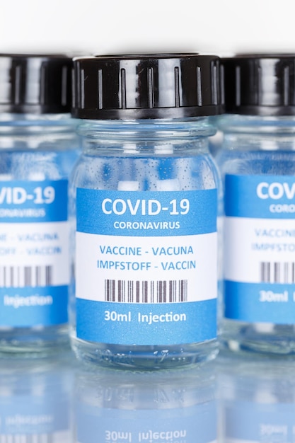 Coronavirus Vaccinfles Corona Virus COVID19 Covid-vaccins staand formaat