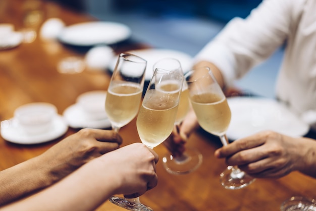 Foto bicchieri di champagne frizzante festa aziendale