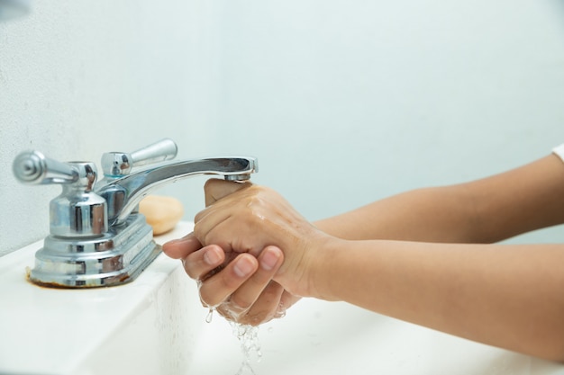 correct hand washing to prevent covid-19 or flu