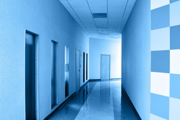 Corridor in een modern kantoor
