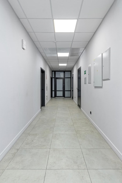 Photo corridor in an office building without finishing