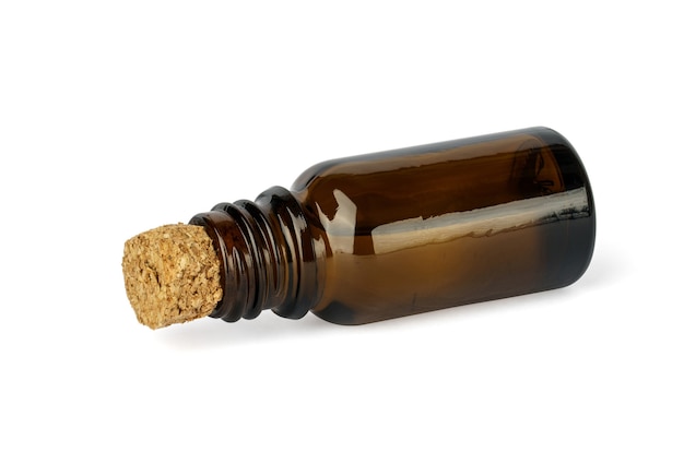 코르크 마개가있는 화장품 병. 화장품 및 의약품에 사용되는 액체의 전체 갈색 병.