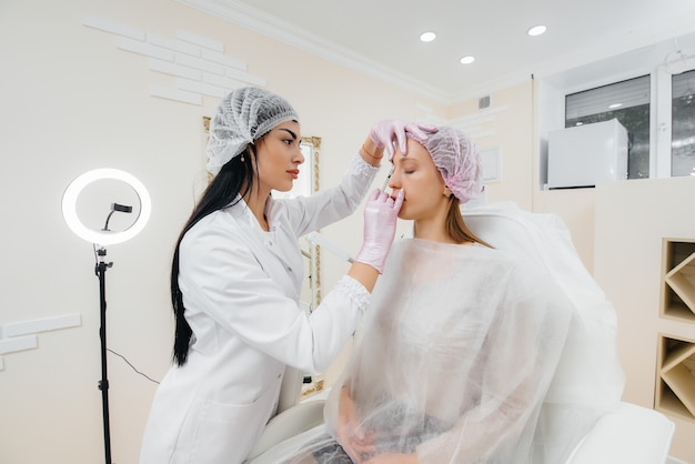 Procedura cosmetica per la biorivitalizzazione e la rimozione delle rughe per la donna