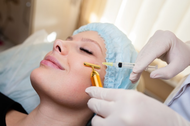 Procedure cosmetiche, iniezioni per il viso.