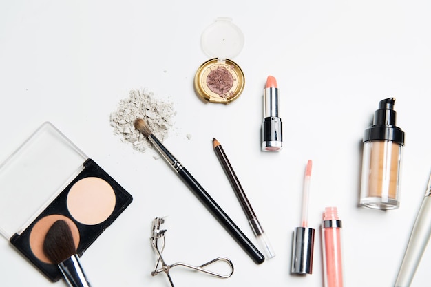 cosmetica, make-up en beauty concept - close-up van make-up spullen