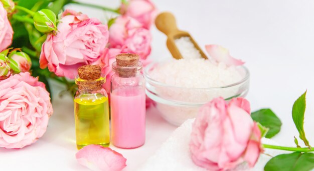 Cosmetica met extract van rozenbloemen.